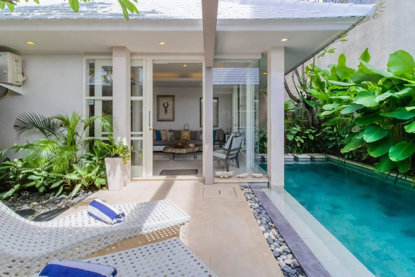 Private 2 Bed Pool Villa In Bustling Petitenget スミニャック 0*,  インドネシア