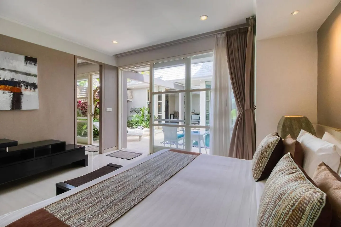 Private 2 Bed Pool Villa In Bustling Petitenget スミニャック