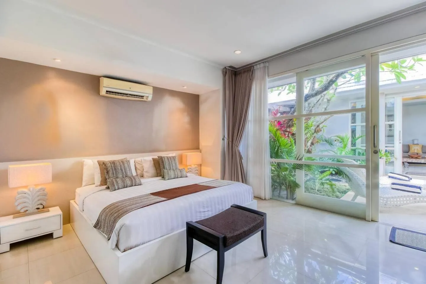 Private 2 Bed Pool Villa In Bustling Petitenget スミニャック 0*,