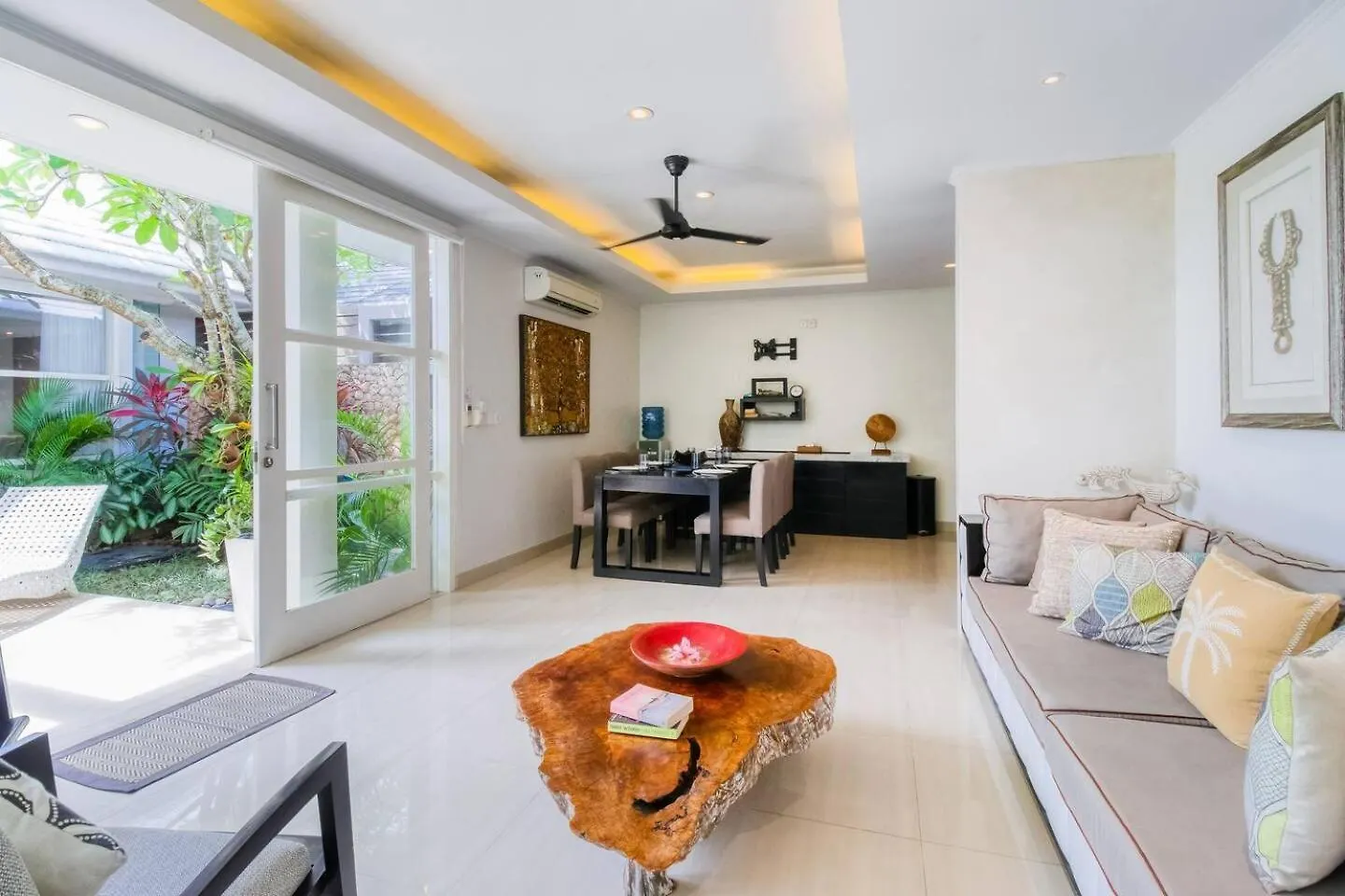 Private 2 Bed Pool Villa In Bustling Petitenget スミニャック