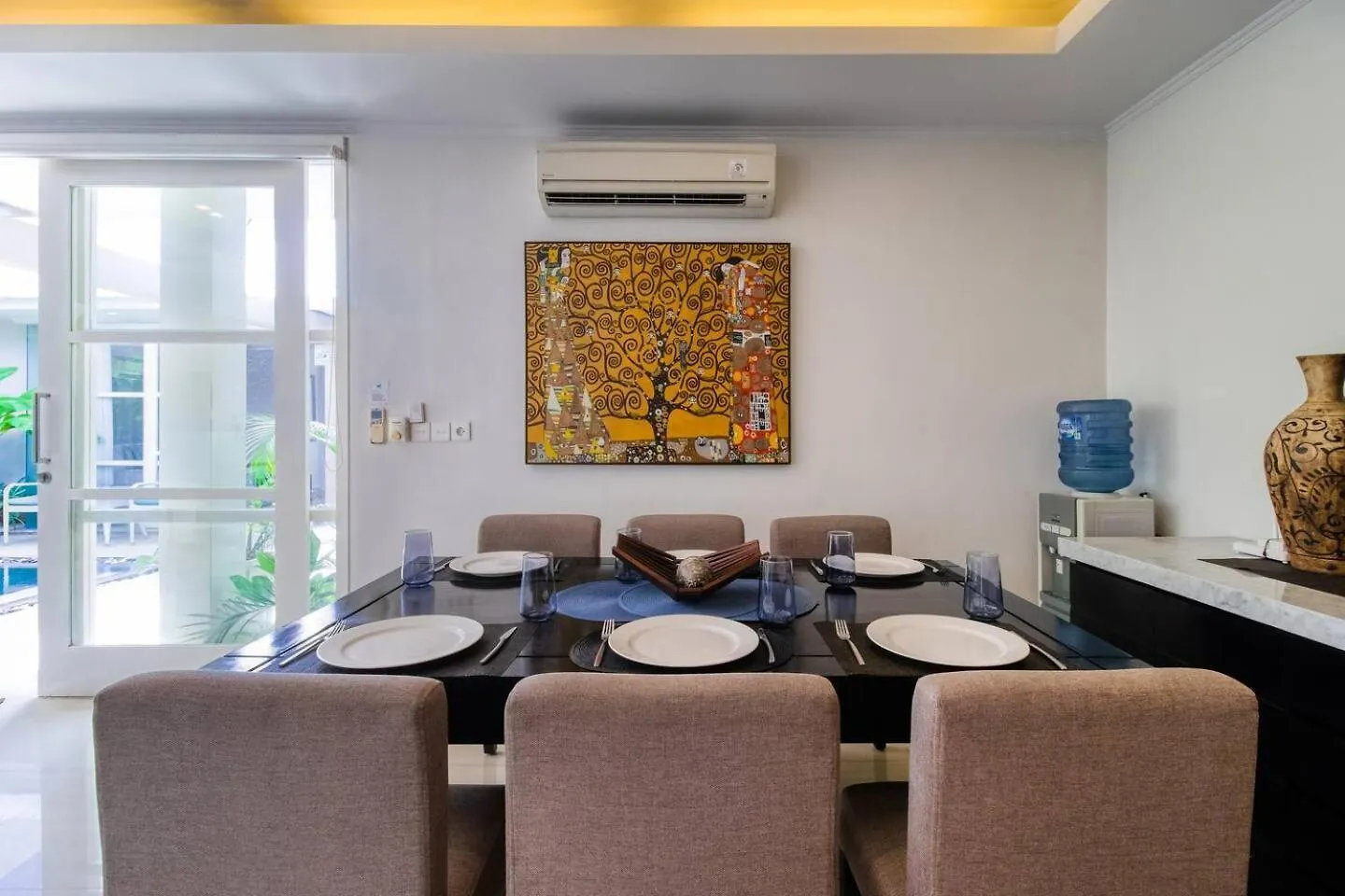 Private 2 Bed Pool Villa In Bustling Petitenget スミニャック インドネシア